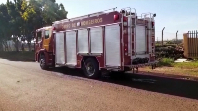 Corpo de Bombeiros combate incêndio ambiental no Interlagos