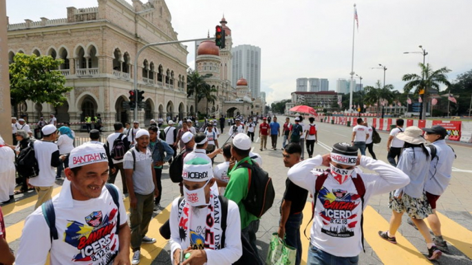 Crowd builds up at Dataran Merdeka, ahead of 2pm anti-Icerd rally