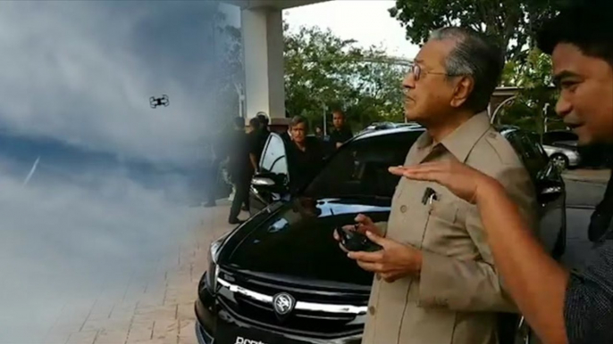 Dr Mahathir pilots drone in Putrajaya