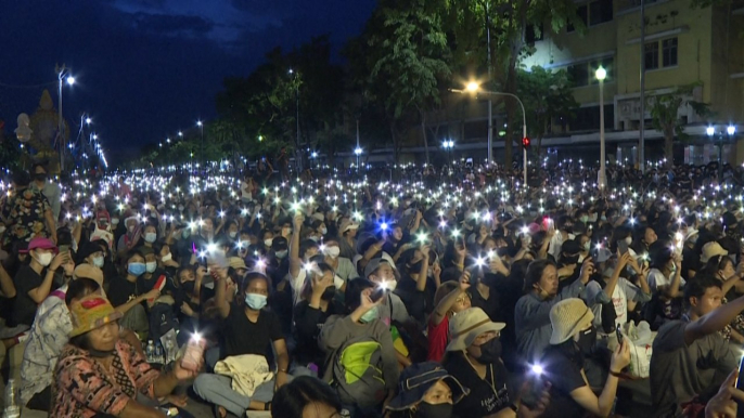 Thousands of protesters defy warnings in latest Thai protests targeting government and monarchy