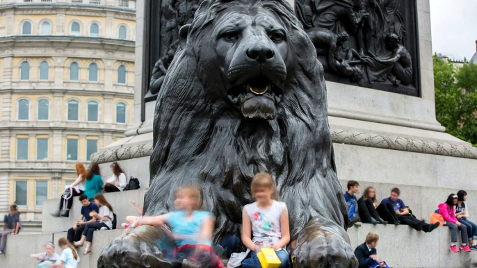 giant-lion-statue