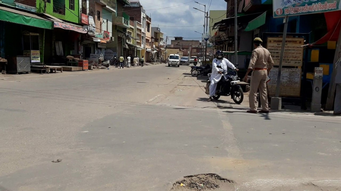 डीएम एसपी ने लिया कांधला में सुरक्षा व्यवस्थाओं का जायजा