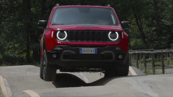 The new Jeep Renegade 4xe Trailhawk Off-road Driving