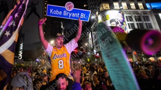 Lakers Celebration in Staples Center live - The scene outside Staples Center now