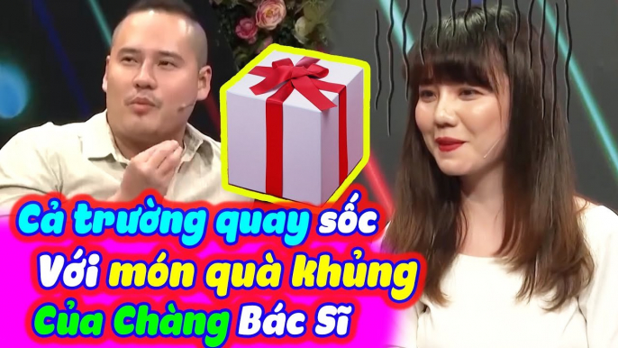 Cả Trường Quay Bạn Muốn Hẹn Hò Sốc Với Món Quà Của Chàng Bác Sĩ Tặng Cô Gái Xinh Đẹp | BMHH Tập 486