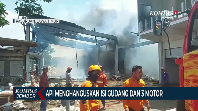 Akibat Korsleting Listrik, 3 Gudang Besi Tua Terbakar