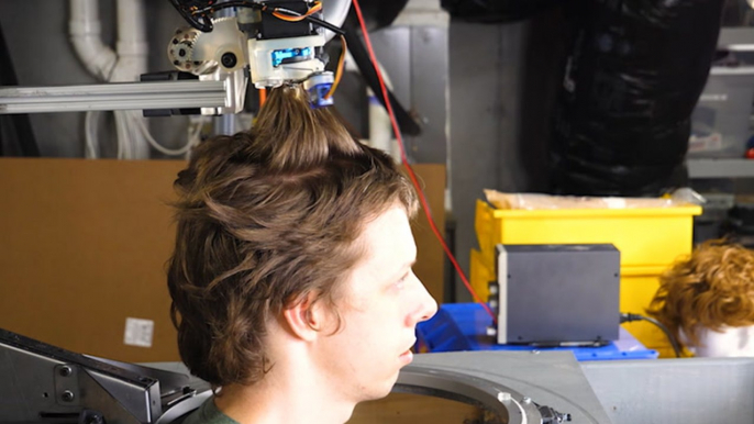 This robot can cut your hair and make small talk