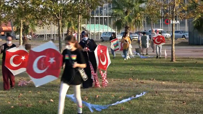 Uçurtmalar Karabağ için havalandı: Gökyüzü Türkiye ve Azerbaycan bayrakları ile şenlendi