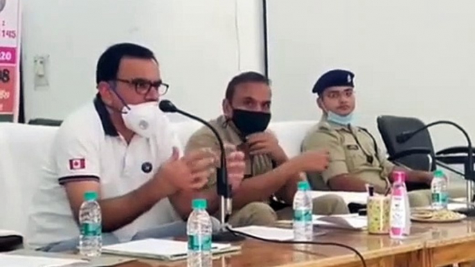 पुलिस अधिकारी के द्वारा नारी सशक्तिकरण को लेकर बैठक का हुआ आयोजन