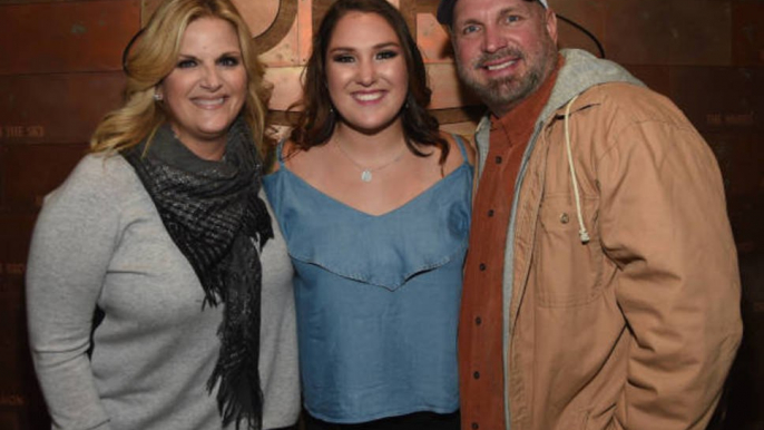 Garth Brooks’ Youngest Daughter Allie Colleen Scores Top-40 Country Hit