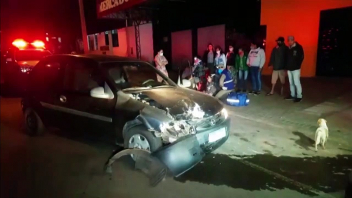 Acidente deixa duas pessoas feridas na Rua das Perdizes, no Bairro Floresta