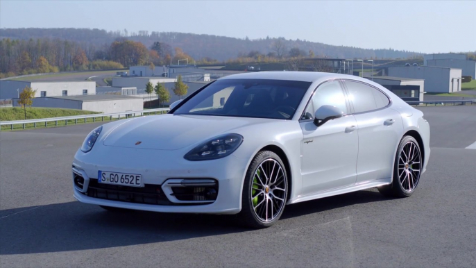 The new Porsche Panamera Turbo S E-Hybrid Design in Carrara White