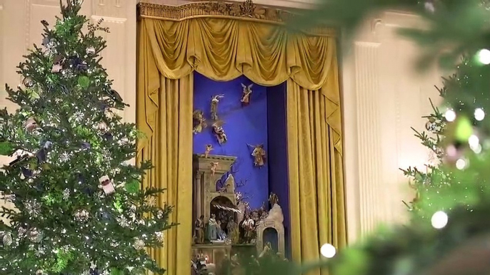 Regardez le message de Noël de Donald et Melania Trump : " "En cette période sacrée, nous remercions Dieu pour son amour infini et nous prions pour que sa lumière brille éternellement sur notre magnifique terre"