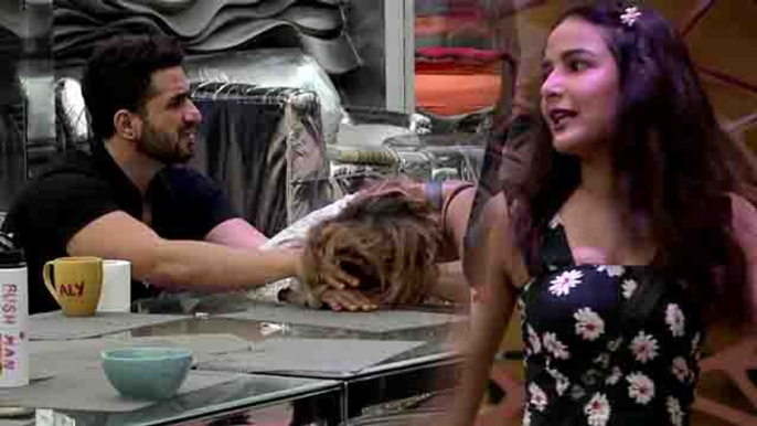 Bigg Boss 14: Jasmin Bhasin और Rakhi Sawant की लड़ाई देख Aly Goni बरसे Jasmin पर, कहा ये | FilmiBeat