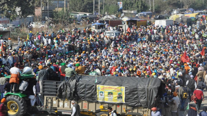 Protesting farmers warns to block entry to Delhi