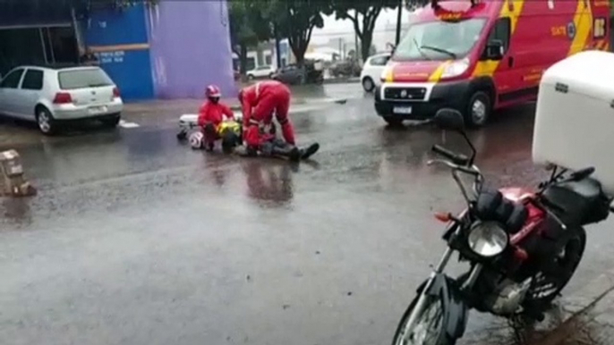 Jovem de 21 anos fica ferido ao sofrer queda de moto no Bairro São Cristóvão