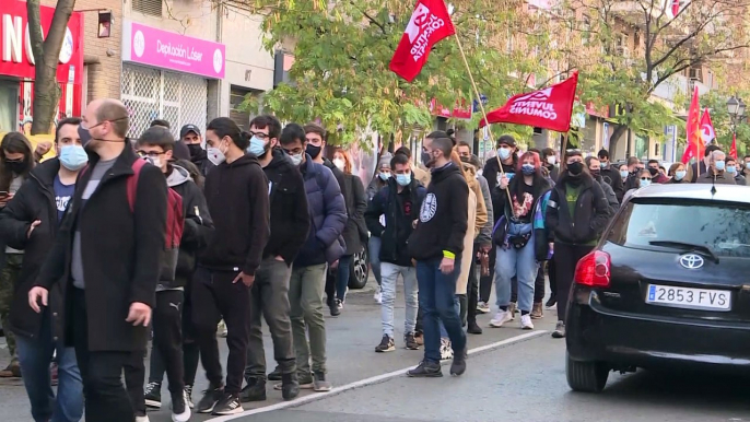 Cientos de vecinos de Carabanchel se manifiestan contra los locales de apuestas