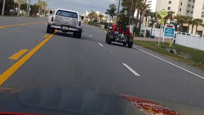 Florida man in Dune Buggy has Christmas Spirit