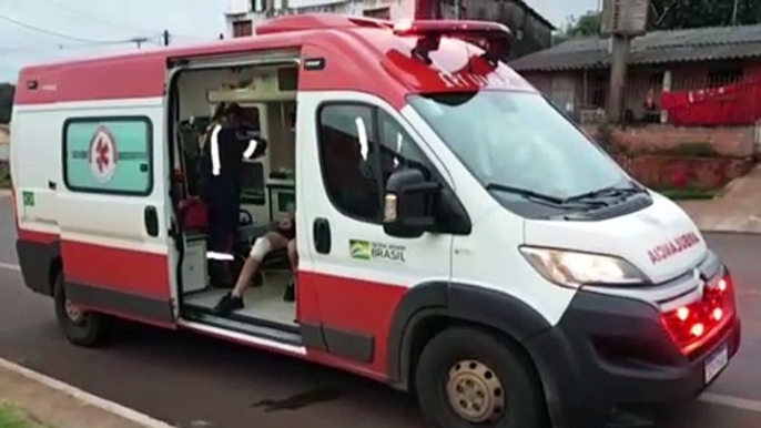 Vítimas de colisão de trânsito são socorridas pelo Siate e Samu na Rua Ipanema, no Bairro Brasília