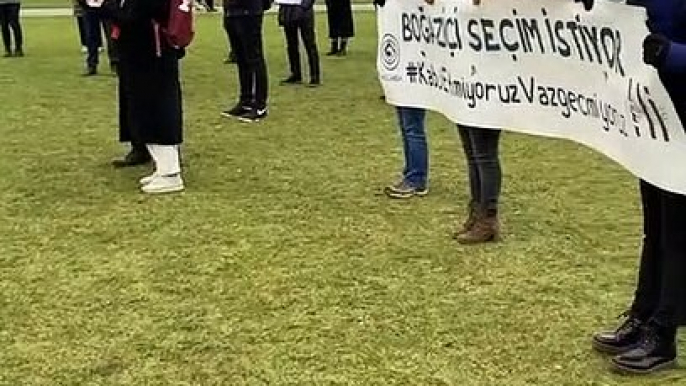 Boğaziçi Üniversitesi mezunlarından Amsterdam’da ‘Melih Bulu’ protestosu: “Boğaziçi seçim istiyor”