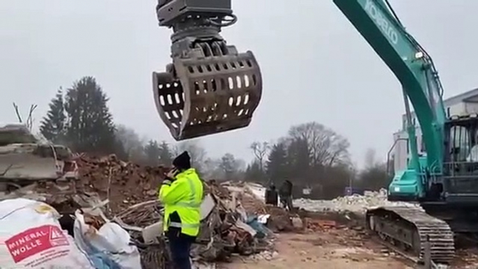 Se faire voler son bonnet par une pelleteuse