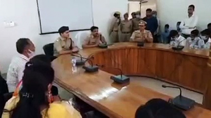 मिशन शक्ति अभियान -2 के अन्तर्गत छात्राओं ने पुलिस ऑफिस का किया भ्रमण