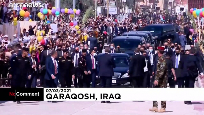 Il Papa riporta a Qaraqosh il libro sacro salvato dall'ISIS