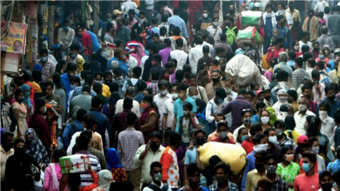 Despite rising corona cases, huge crowd seen at Dadar Market