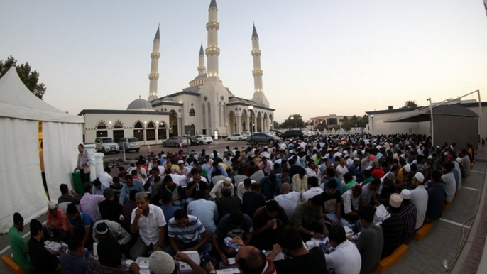 How 'Blue Mosque' in Dubai serves Iftar to more than 1,500 people daily