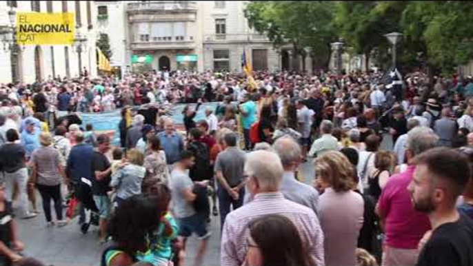 Es comença a omplir la plaça Sant Roc de Sabadell en suport als CDR detinguts