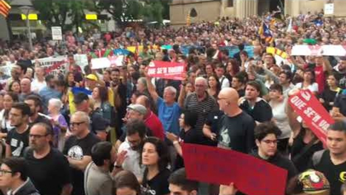 La plaça Dr. Robert de Sabadell, plena per exigir la llibertat dels CDR detinguts