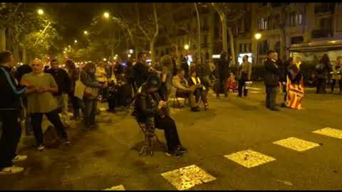 Els CDR tallen la Gran Via amb el carrer Entença de Barcelona