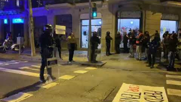 Manifestants en contra de la deportació del jove detingut a Lleida s'uneixen als CDR