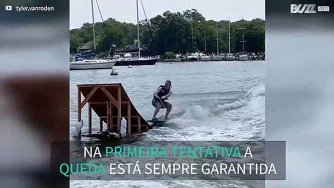 Salto de wakeboard acaba em falhanço cómico