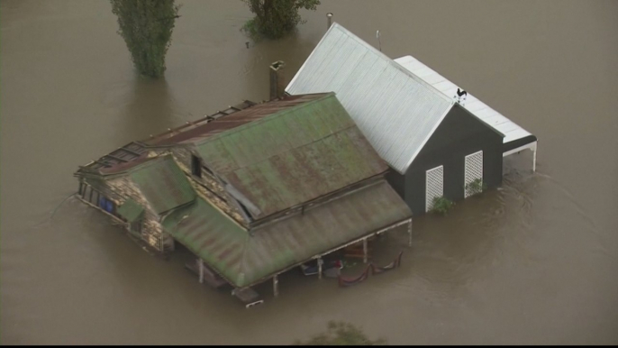 Sydney floods: Thousands flee worst flooding in 60 years