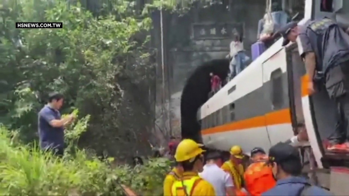 Taiwan, scontro sui binari: deraglia treno, ci sono vittime e feriti