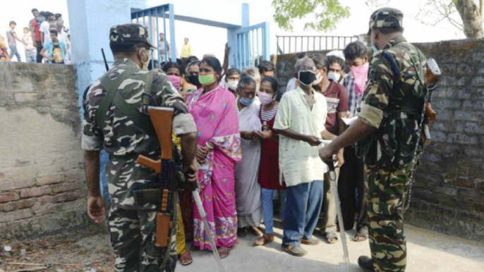 Bengal: TMC-BJP workers clash in Arambagh