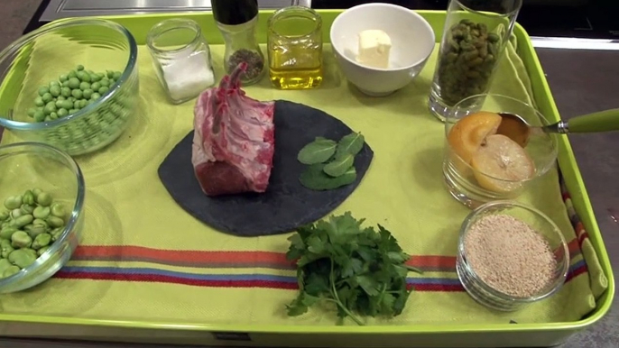 Carré d'agneau en croûte de pistaches vertes, duo de fèves et petits pois au citron confit