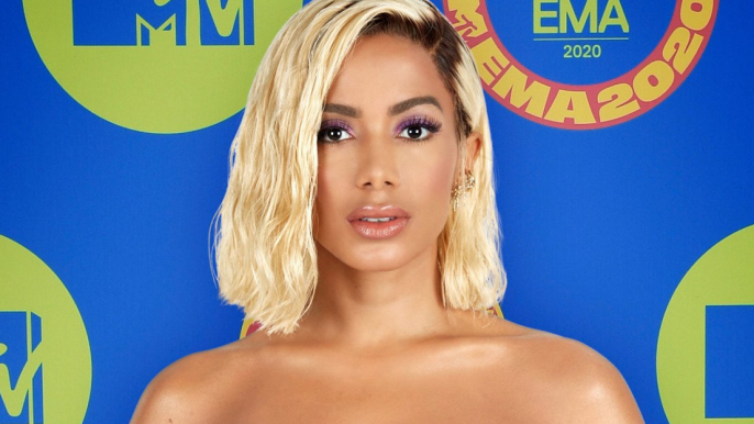 Anitta desbanca Shakira e é eleita artista feminina favorita no Latin AMAs