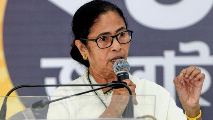 Bengal: Mamata Banerjee decides to curtail her poll campaign