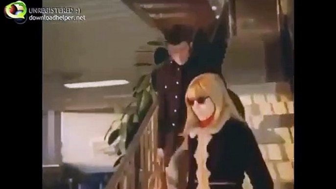 Sylvie Vartan et Johnny Hallyday à Orly, 1967 : Instantané d'une époque dorée de la musique française