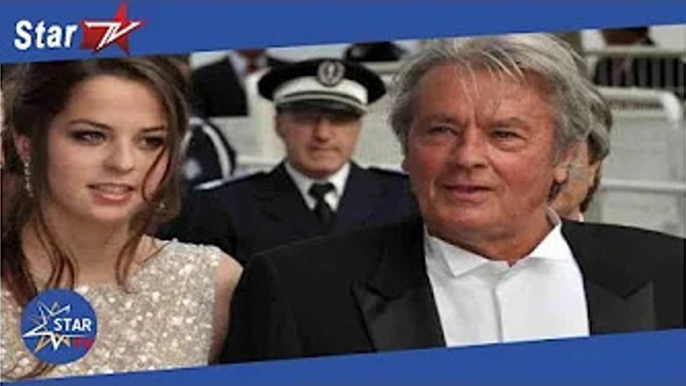 Anouchka Delon : la fille d’Alain Delon bouleversée lance un SOS sur la Toile