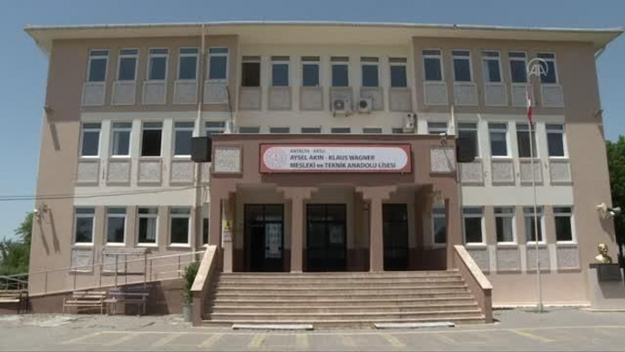 Öğrenciler istihdam garantili lisede mezun olmadan iş teklifi alıyor