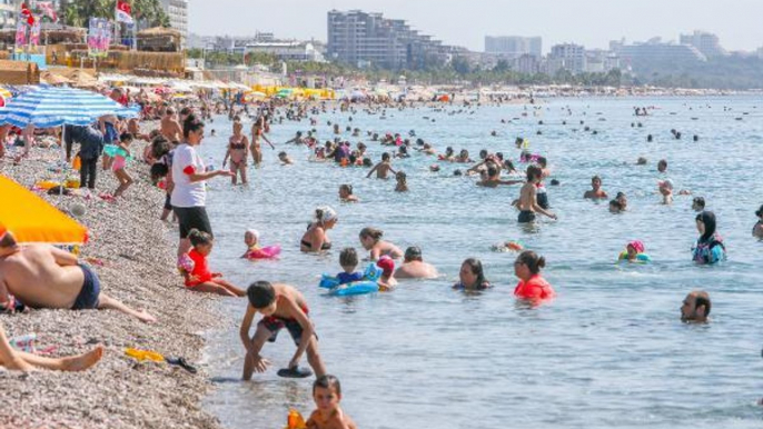 ANTALYA'DA HAVA SICAKLIĞI 41 DERECEYİ GÖRDÜ