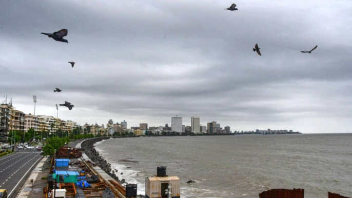 Mumbai: Rain continues, leads to waterlogging