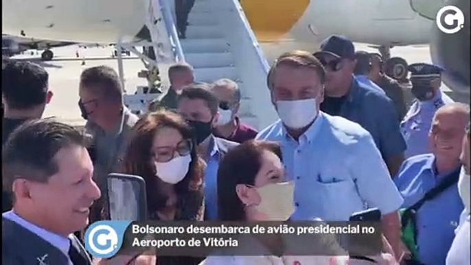 Bolsonaro desembarca de avião presidencial no Aeroporto de Vitória