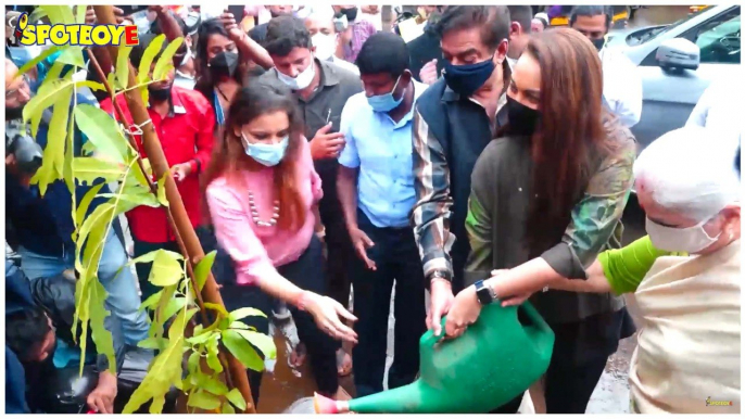 Sonakshi Sinha With Mom Poonam & Dad Shatrughan Sinha At Adopt A Fallen Tree Campaign