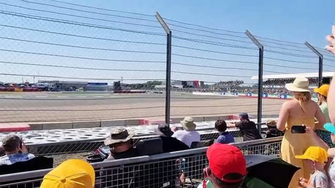 Max Verstappen crash 1st lap British GP - Dalle tribune - Incidente pazzesco