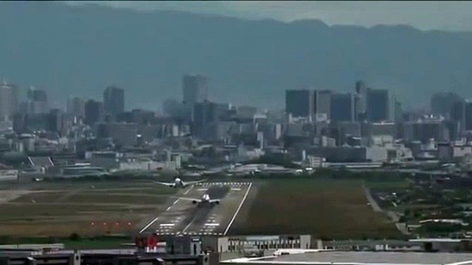 2 avions se retrouvent sur la piste d'atterrissage au même moment