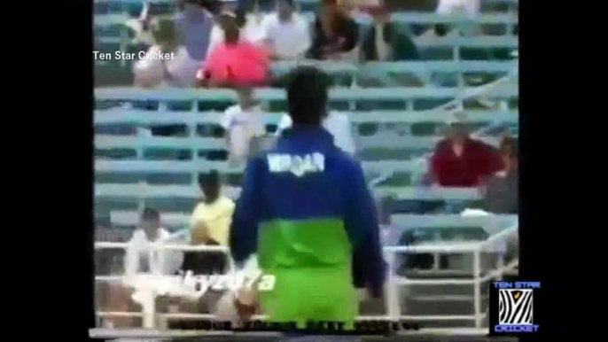 Waqar Younis Best Bowling Wickets _ Waqar Younis Reverse Swing Yorker Wickets Collection